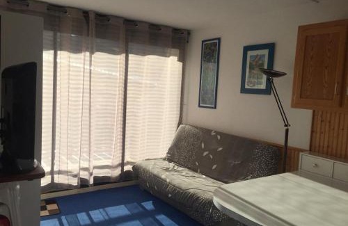 Arette Apartment | Studio pour 4/5 pers. avec balcon, accès pistes, casier à skis, parking, résidence avec ascenseur - FR-1-602-43