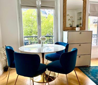 Faubourg-du-Roule Apartment | Studio près des Champs-Élysées