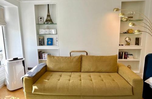 Faubourg-du-Roule Apartment | Studio près des Champs-Élysées