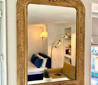 Faubourg-du-Roule Apartment | Studio près des Champs-Élysées
