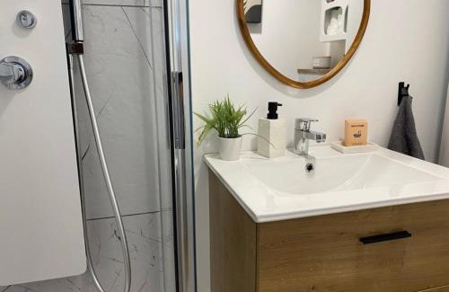 Ardres Apartment | Studio premium, à 50m du Lac d'Ardres avec terrasse