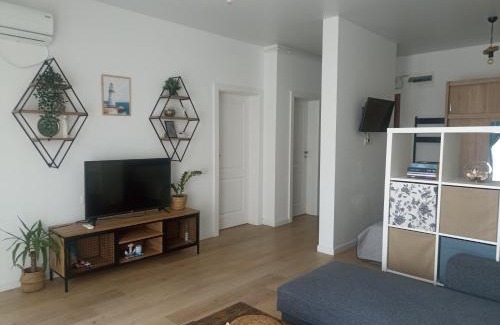 Mamaia-Sat Apartment | Studio Queen's Blue Wave