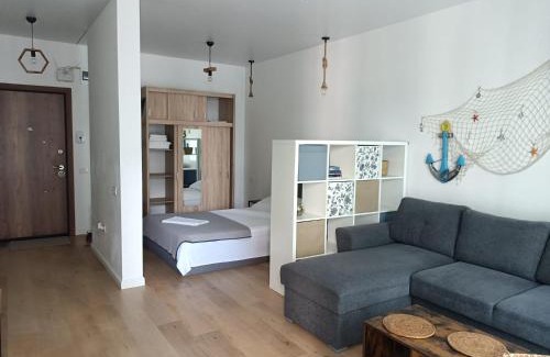 Mamaia-Sat Apartment | Studio Queen's Blue Wave