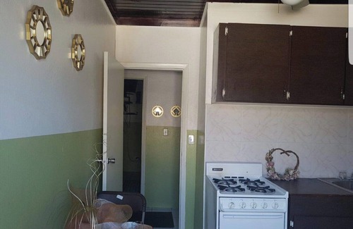Regency Park Apartment | Studio - Regency Rental