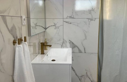 Saint-Andiol Apartment | Studio Romantique Indépendant Avec Jacuzzi