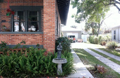 Arcadia Historic District House | Studio room on an historic property near the historic downtown