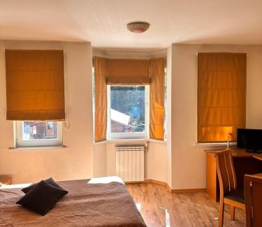 Borovets Apartment | Studio Royal Plaza sleeps 4 Prime location, distance to ski lift - 50M