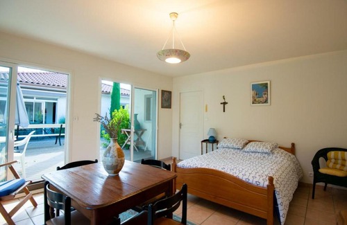 Savigneux Apartment | Studio Savigneux, 1 pièce, 2 personnes - FR-1-496-218