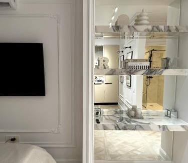 Timisoara Apartment | Studio Selling Sunset