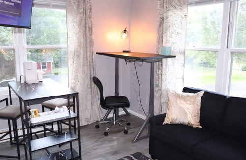 Oswego Apartment | Studio - Sleeps 3 - 2 mins from Downtown Oswego