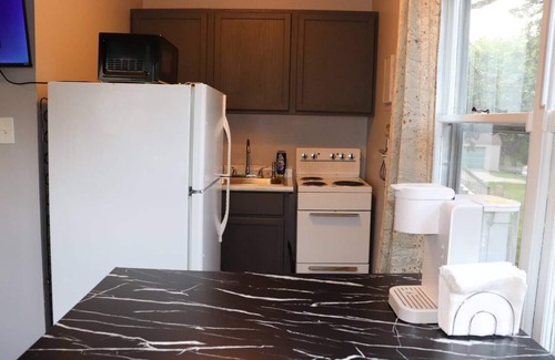 Oswego Apartment | Studio - Sleeps 3 - 2 mins from Downtown Oswego