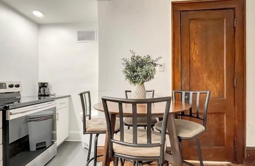 Downtown Des Moines Apartment | Studio Sleeps 4 - Next To 3 Breweries!