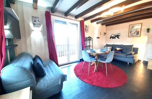 Pla d'Adet Apartment | Studio spacieux pour 4 personnes à 1700m avec balcon, accès direct aux pistes et équipements complets. - FR-1-457-290