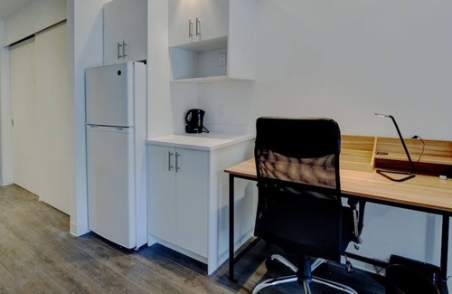 Laval Apartment | Studio Spacieux Laval, tout inclue, wifi, parking