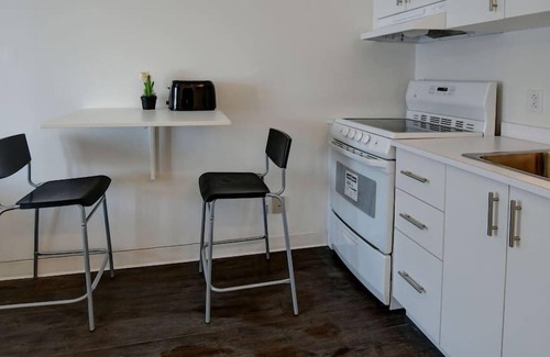Laval Apartment | Studio Spacieux Laval, tout inclue, wifi, parking