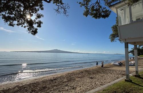 Narrow Neck Bed & Breakfast | Studio Stay Narrow Neck Beach