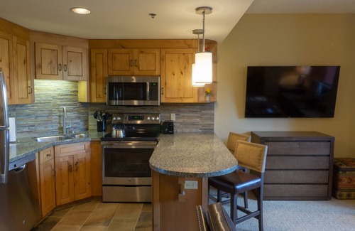 Park City House | Studio Steps to Red Pine Gondola & Canyons Village by RedAwning - Save 20% on 7+ Nights!