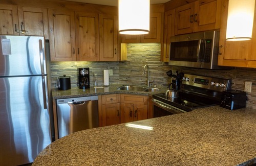 Park City House | Studio Steps to Red Pine Gondola & Canyons Village by RedAwning - Save 20% on 7+ Nights!