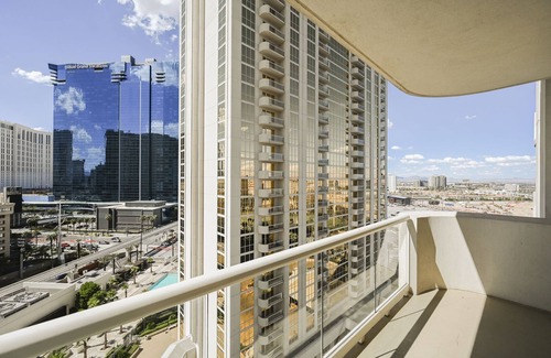 Las Vegas Apartment | Studio Strip View | Balcony | Signature at MGM
