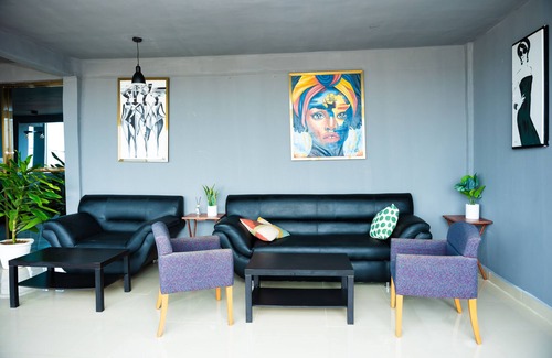 Margibi County Apartment | Studio suite with Two Queen Bed, Sofa and kitchen