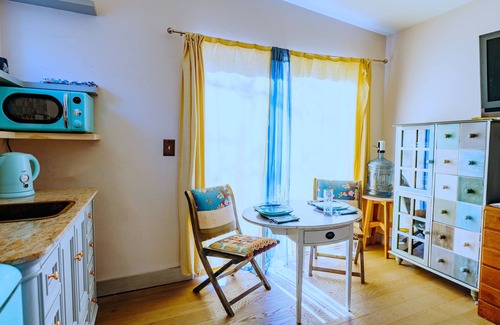 MLK Apartment | Studio SXSW Love Eastside ATX