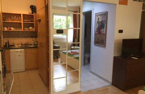 Erzsebetvaros Apartment | Studio, terrace, WIFI. Public garage in the same street. In Downtown.