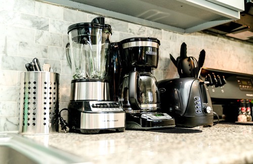 East Riverside - Oltorf Apartment | Studio Treehouse Retreat ~ South Austin ~ Work-Pro Friendly