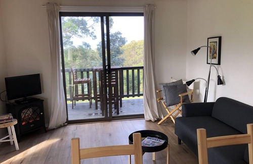 Ocean Beach Apartment | Studio treehouse - Turicum Chalets @ Monkey Rock Winery
