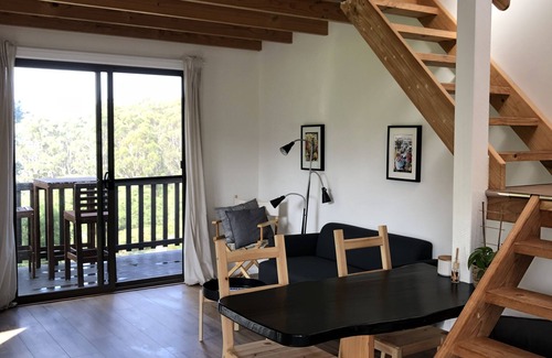 Ocean Beach Apartment | Studio treehouse - Turicum Chalets @ Monkey Rock Winery