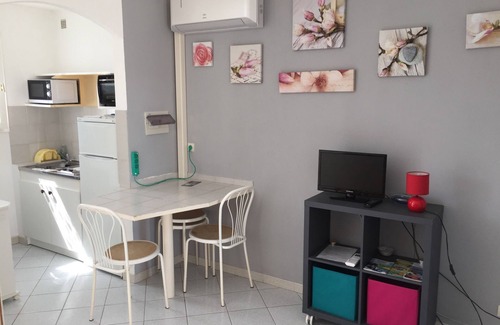Allegre Les Fumades Apartment | Studio Type B for 4 people