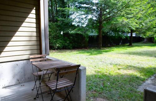 Harrison Hot Springs Apartment | Studio w Balcony with Smart TV and 2 Min Walk to Lake