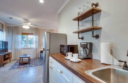 Thunderbolt House | Studio w/Gazebo & Pool-Swanky Savannah Style