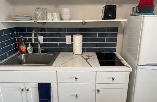 University Heights Apartment | Studio Wbalcony-nob Hill, Unmh, Pres Hosp