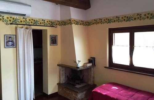 Ramazzano Apartment | Studio with air conditioning
