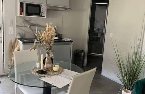 Gresy-sur-Aix Apartment | Studio with private spa