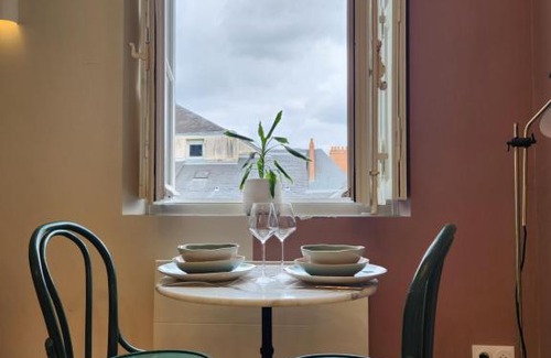 Graslin - Commerce Apartment | Studio with rooftop view of the Graslin Theater