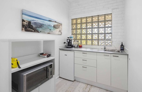 Korora Apartment | Studio with Shared Pool, Walk to Beach