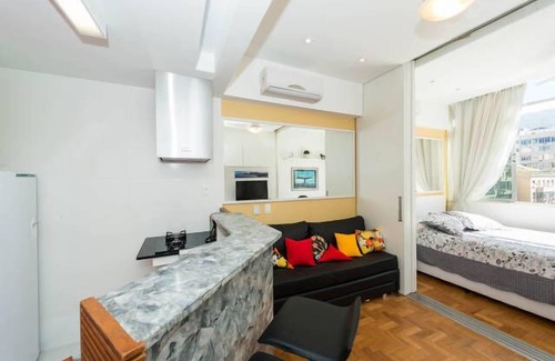 Copacabana Apartment | Studio with side sea view, close to 3 beaches and 250Mb Wifi