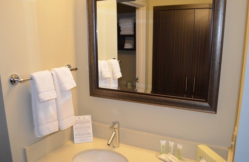 Bowling Green Apartment | Studio Within Walking Distance to Knicely Conference Center | Free Daily Breakfast!