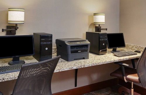 Bowling Green Apartment | Studio Within Walking Distance to Knicely Conference Center | Free Daily Breakfast!