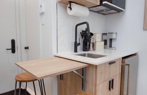 Plateau Mont Royal Apartment | Studio1/Plateau/St-Denis/Terraces/SelfCheck-In/AC