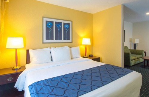 Western Branch North Hotel | Studios and Suites 4 Less Gum Road