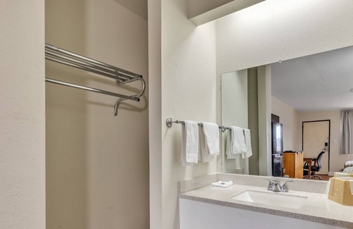 Emporia Hotel | Studios and Suites 4 Less Emporia