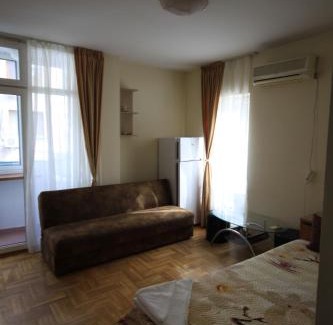 G.K. Bratya Miladinovi Apartment | Studios near to Burgas Free University