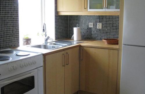 Olofstrom Apartment | Stuga i skogsbryn