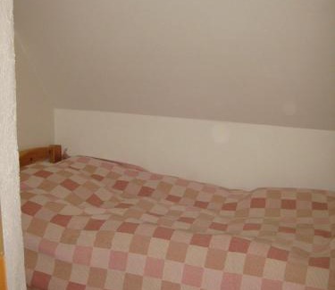 Olofstrom Apartment | Stuga i skogsbryn