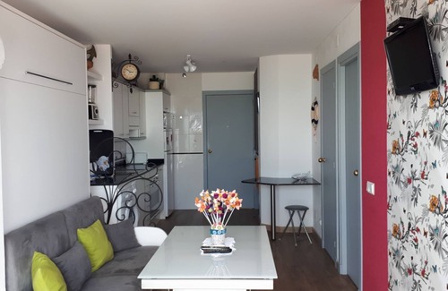 Sant Carles de la Rapita Apartment | Stunning views of the sea and harbor, FREE WIFI, AIR CONDITIONING, max 4 PEOPLE