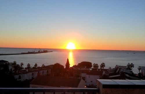 Sant Carles de la Rapita Apartment | Stunning views of the sea and harbor, FREE WIFI, AIR CONDITIONING, max 4 PEOPLE