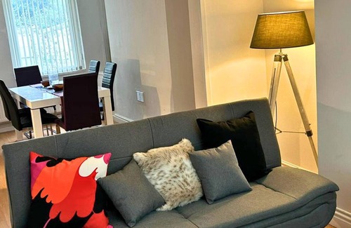 Kirkdale House | Stunnigng 2 Bed House Liverpool