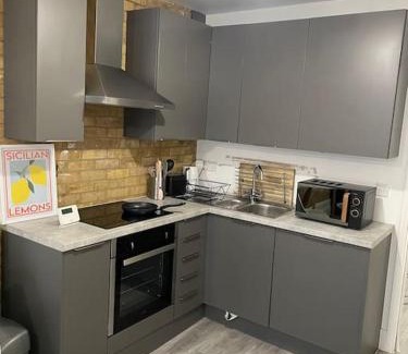 Woking Apartment | Stunning 1 bed central flat